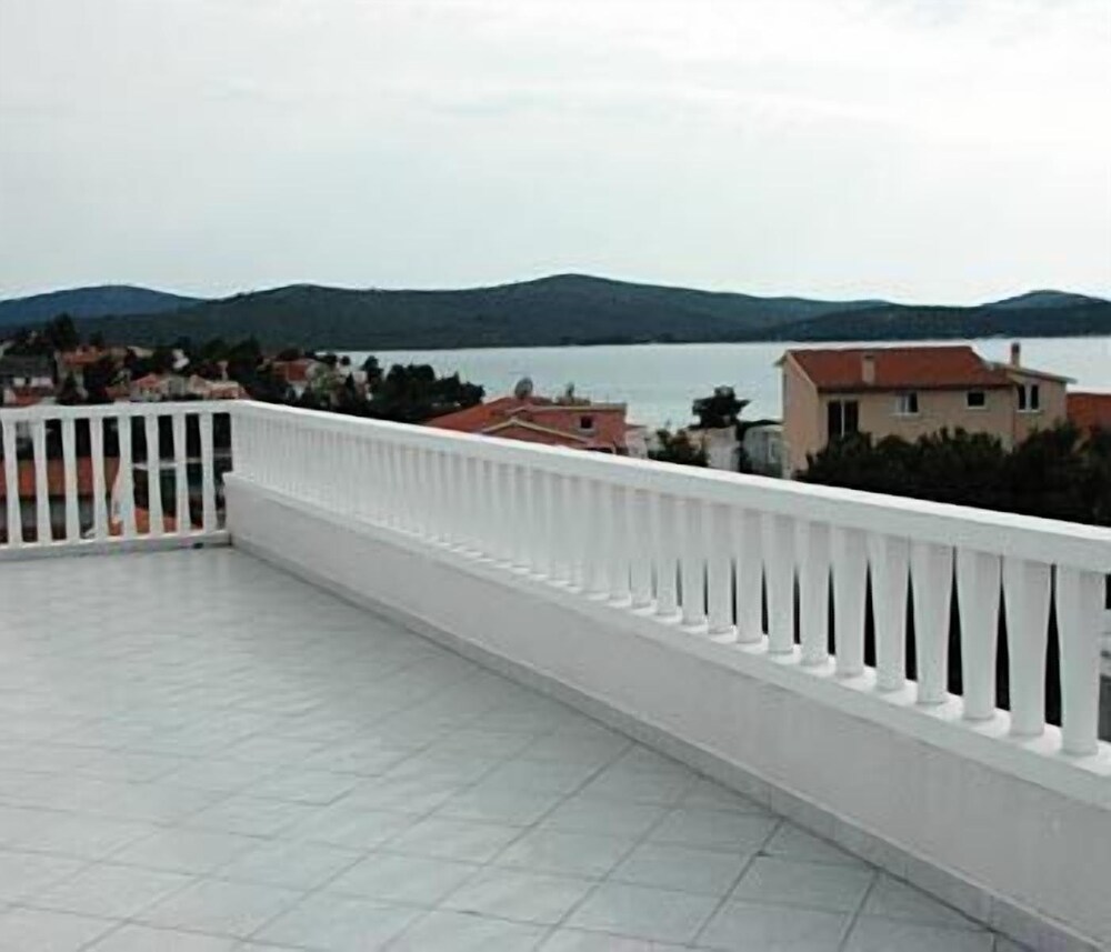 Apartmani Ani view 3
