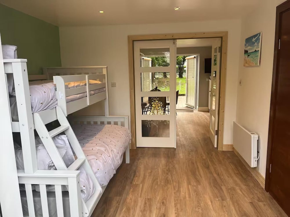 1-bed Cosy Country Retreat- Sleeps 5, Emerald Park