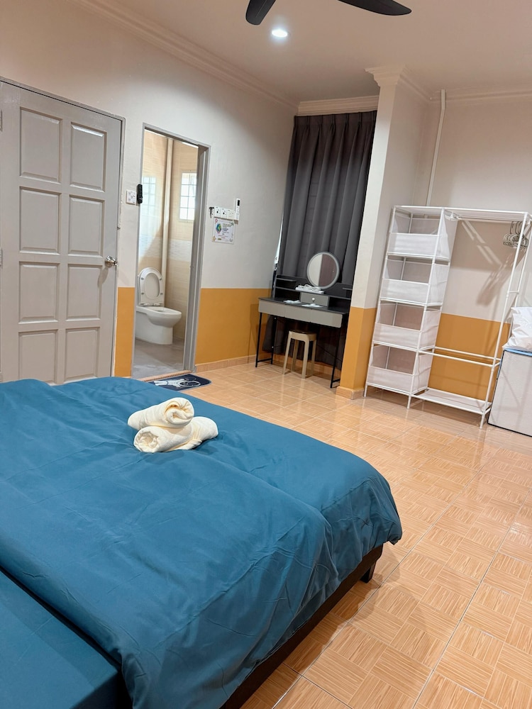 Comfy Tok Sira Home Kuantan 5 BR
