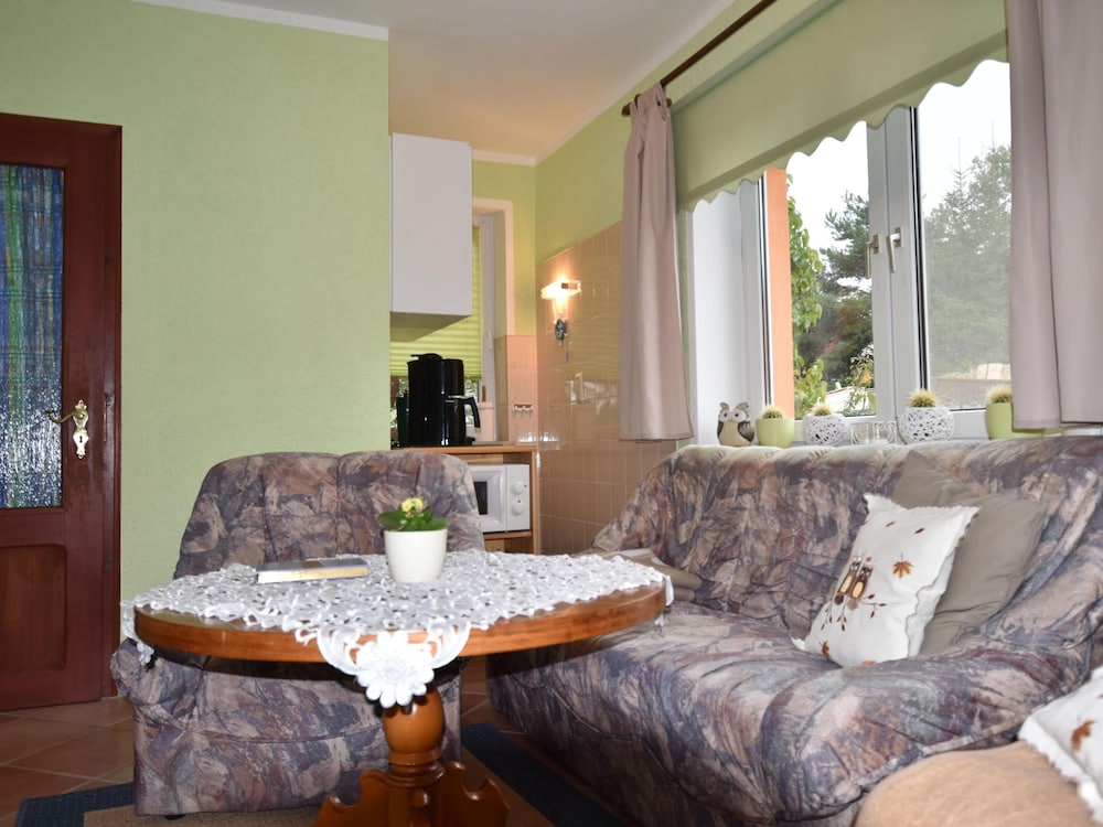 Quaint Bungalow in Reddelich near Baltic Sea Coast view 4