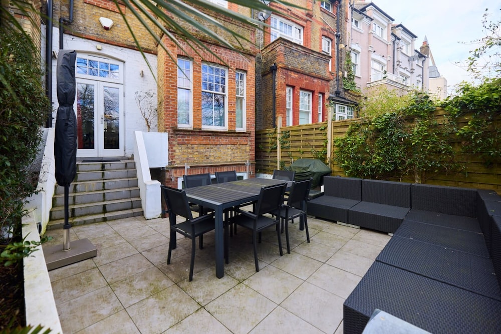 outdoor bbq area