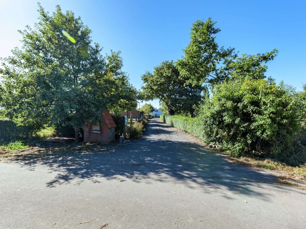 Farmhouse With Fenced Garden view 5