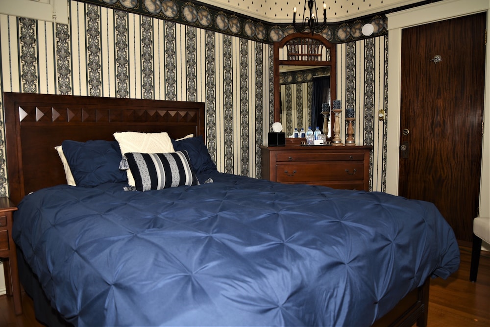 Grand Colonial B&B