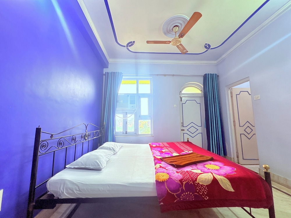Binapani Hotel & Restaurant Tarapith