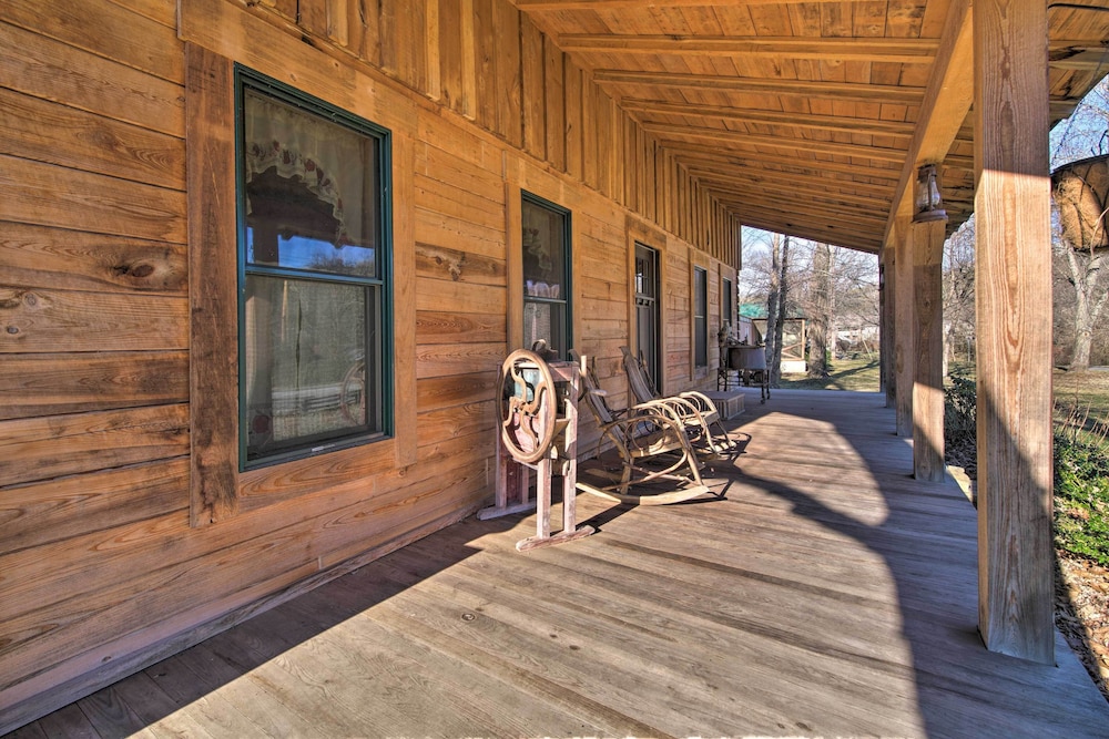 Quiet Hollister Cabin: Walk to Lake Taneycomo view 5