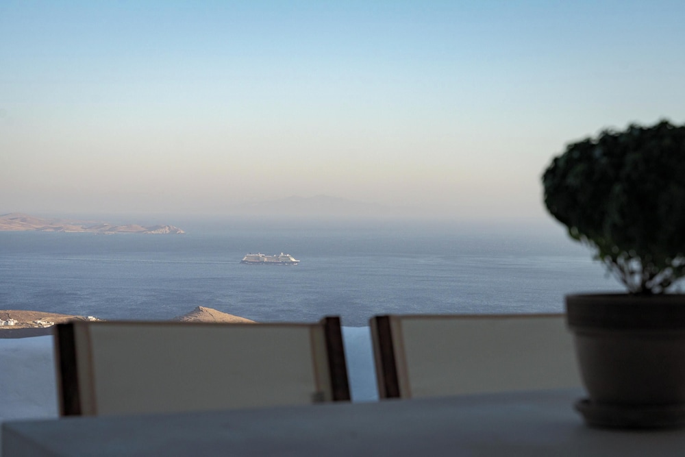 Morfes Luxury Apartments