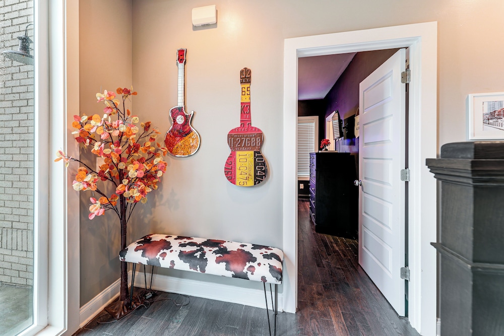 Pet-friendly Abode w/ Balcony in East Nashville!