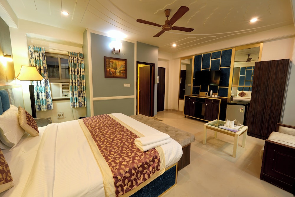 Hotel Opera Delhi Airport
