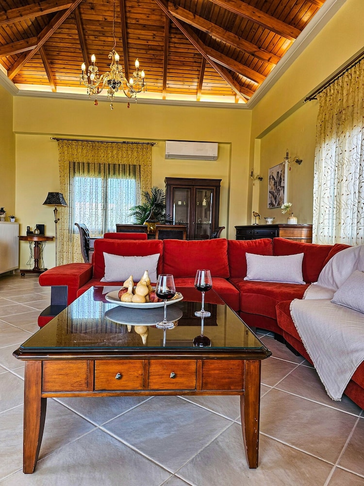 Villa Aitheras With sea Views and Garden