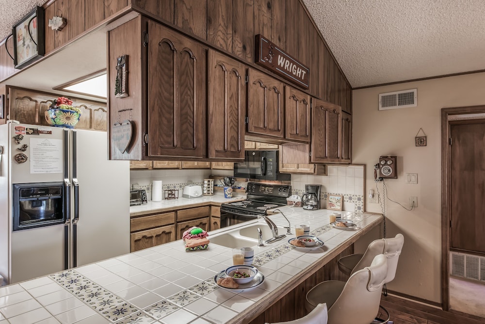 Cowboys, Indians and Outlaws by Kokopelli Property Management view 3
