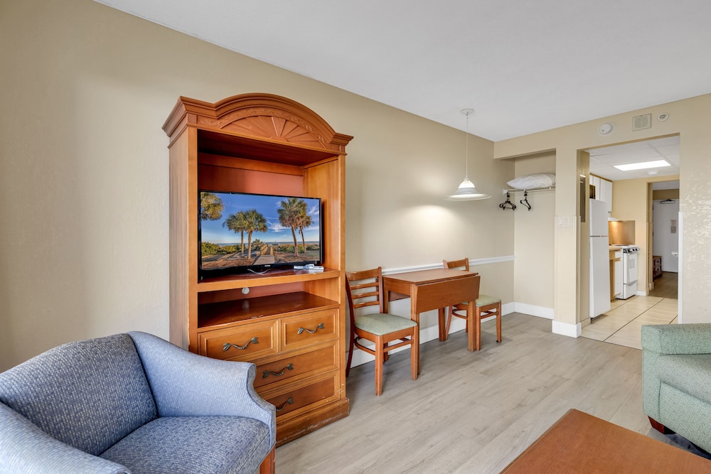 Boardwalk Resort by Hosteeva
