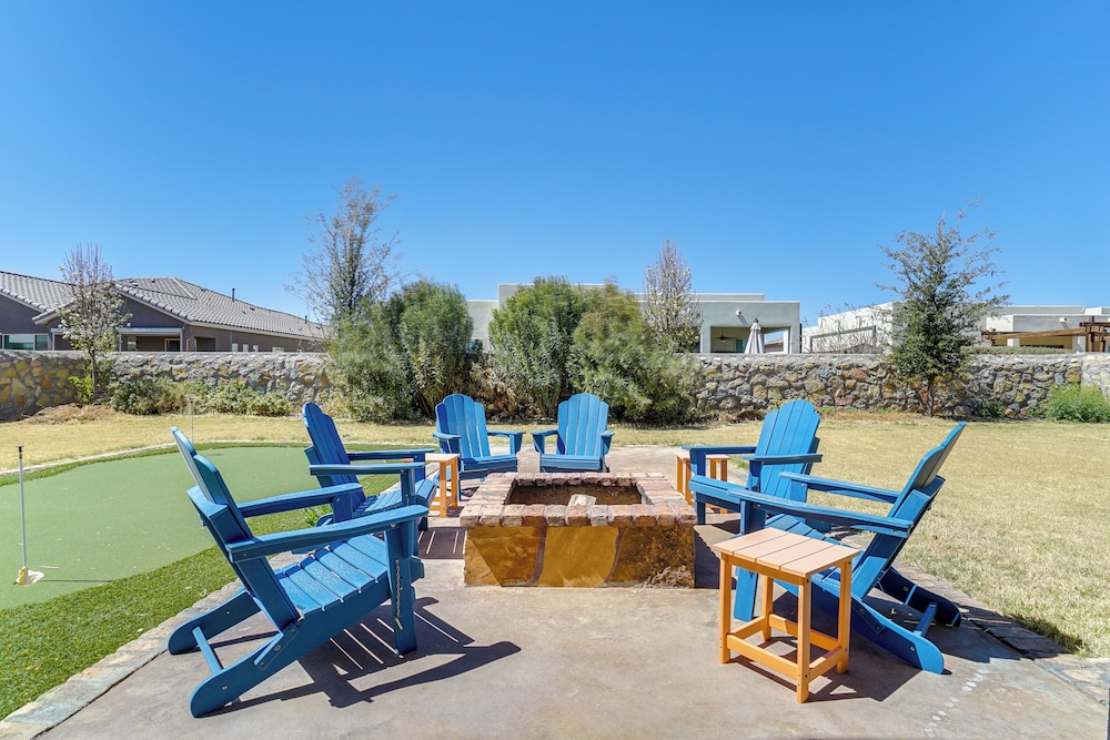 Private Hot Tub + Putting Green: El Paso Getaway!