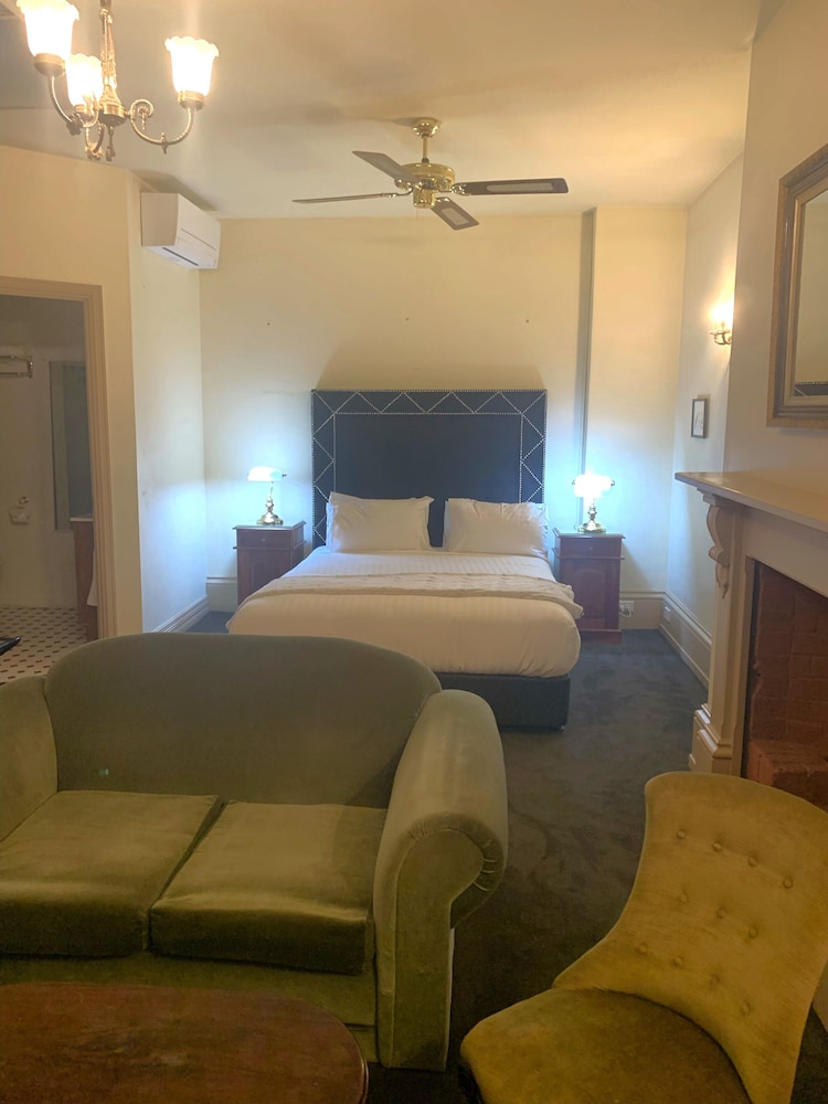 The Macquarie Hotel