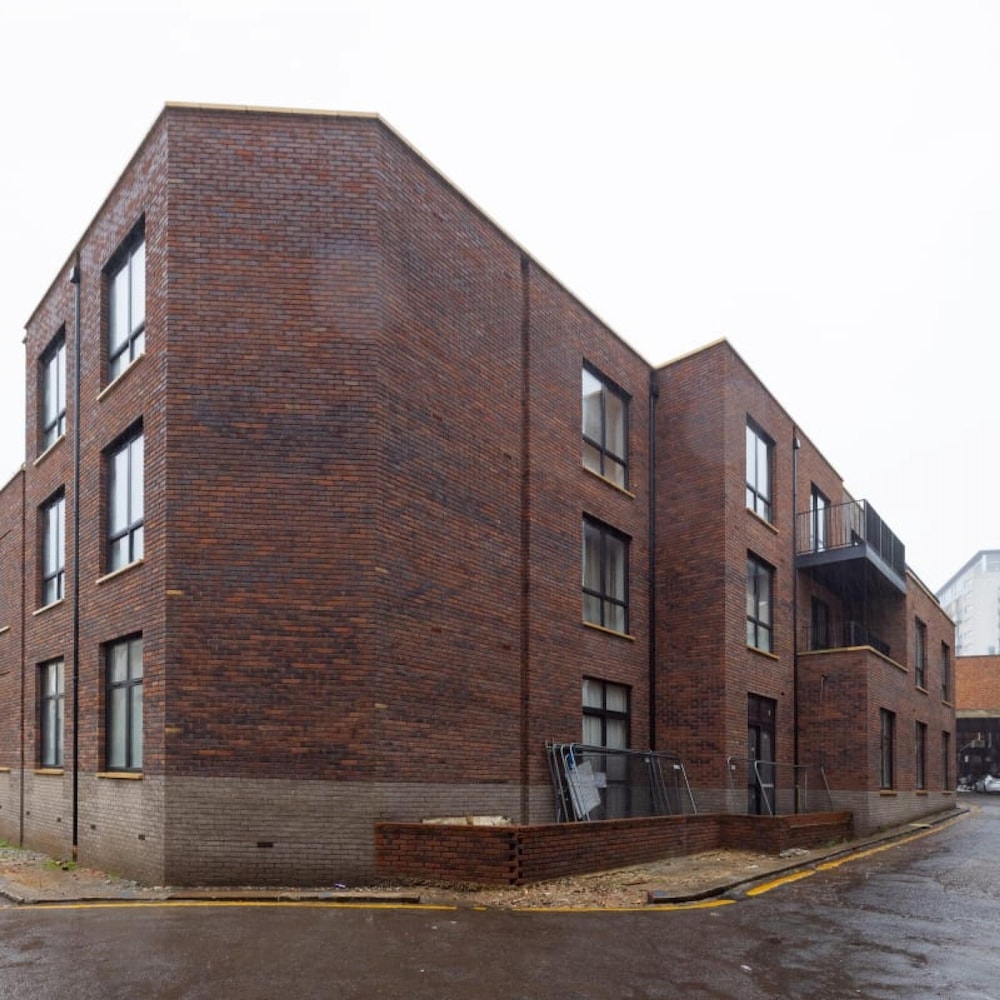 The Wembley Hideout - Stylish 2bdr Flat With Balcony view 2