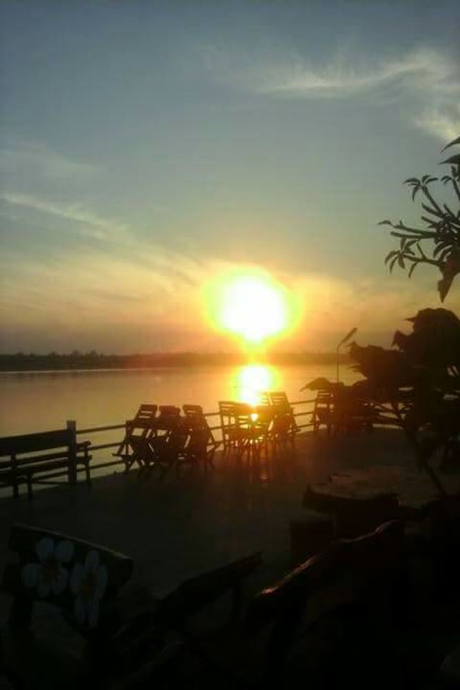 Baanpakrimklong Sukhamon Homestay & Resort