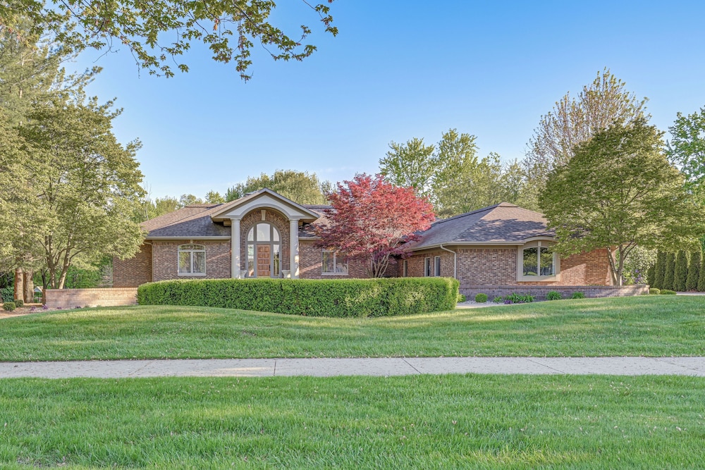 9 Mi to Svsu: Family Home w/ Deck & Yard