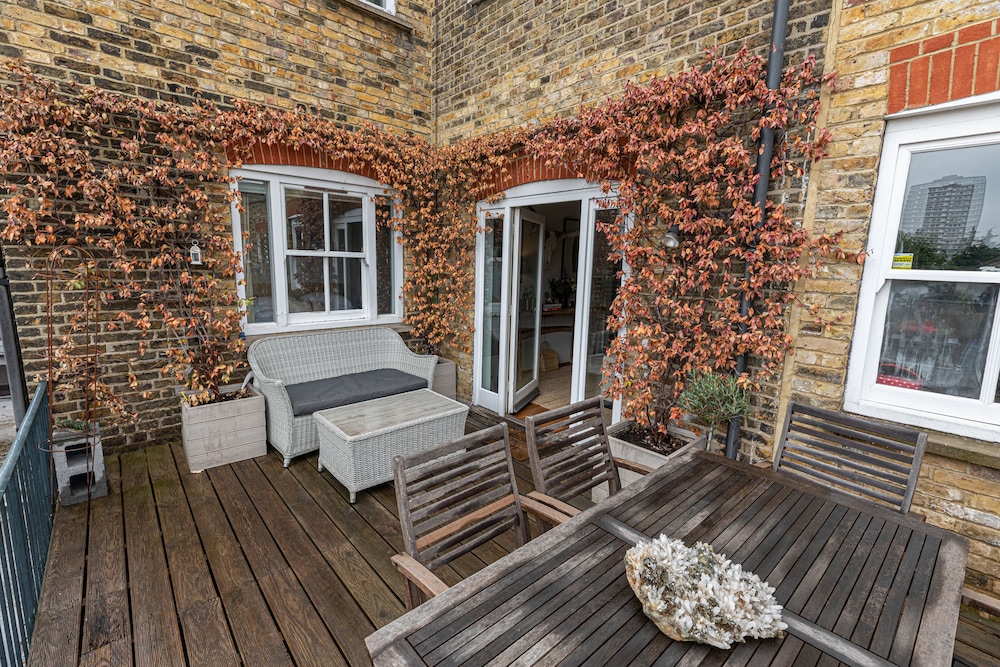 outdoor bbq area