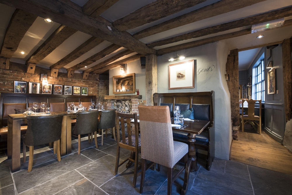 The Ostrich Inn