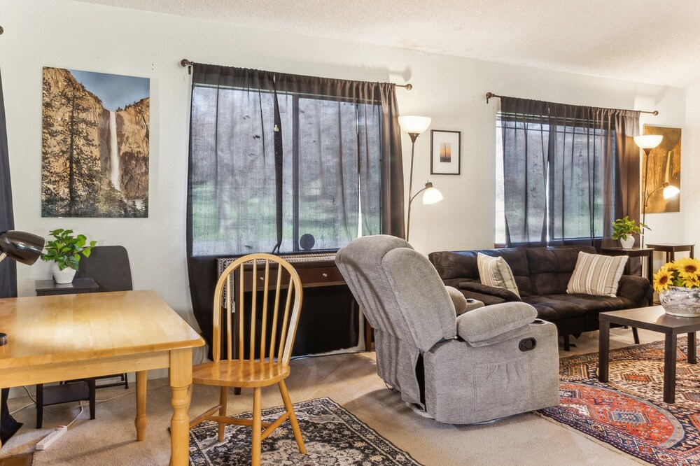 Lincoln Lodge 2 Bedroom Cabin by Yosemite Region Resorts