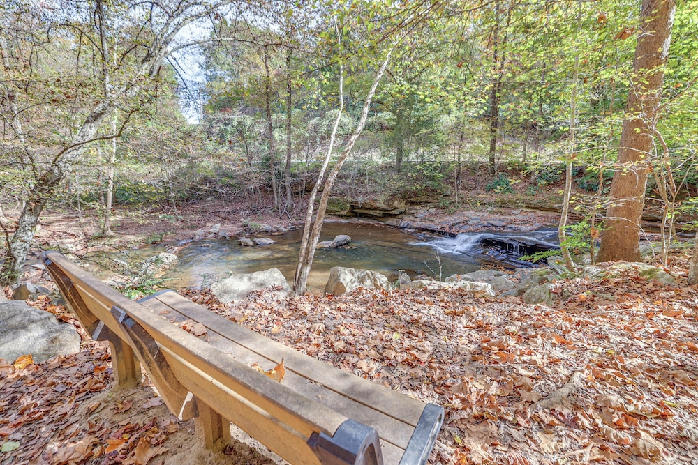Forest-view Gem on Vaughn Creek < 1 Mi to Dtwn!