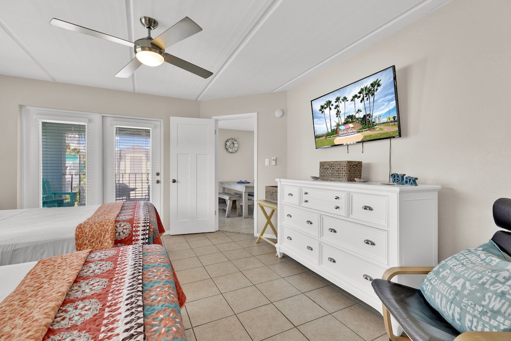 Gulf Coast Condominium Unit 4 2 Bedroom Condo by RedAwning view 5