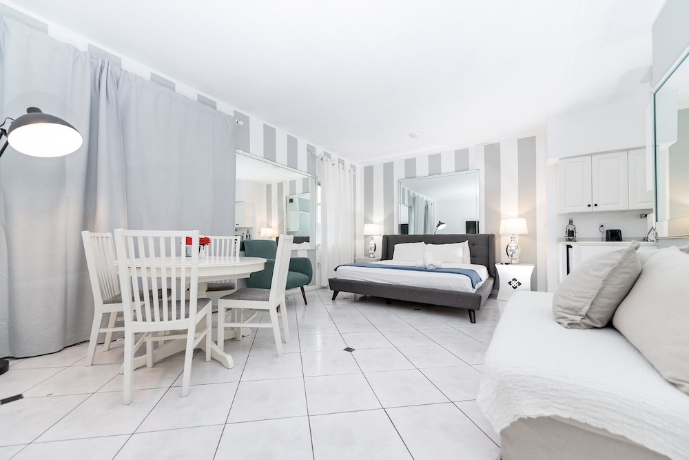 Collins Beach Apartments
