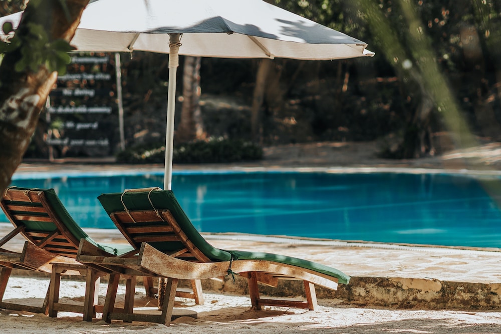 Hakuna Majiwe Beach Lodge