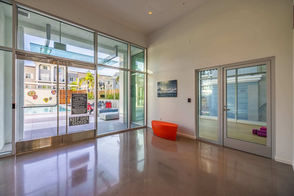 @marbella Lane - Chic 2BR Penthouse w/ Ocean Views