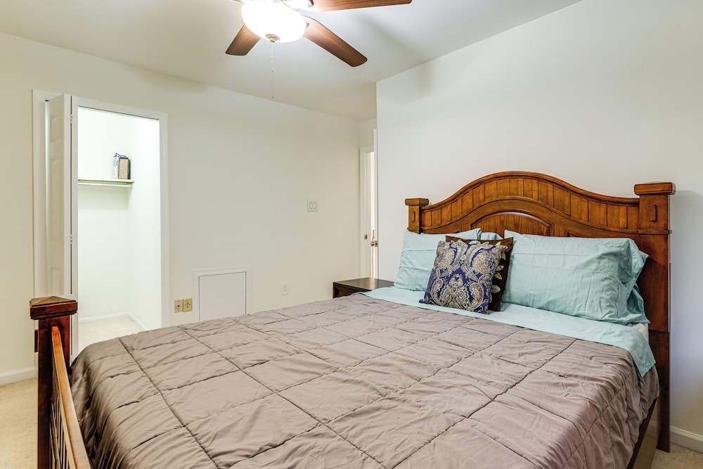 3 Mi to Dulles Airport: D.c. Area Townhome