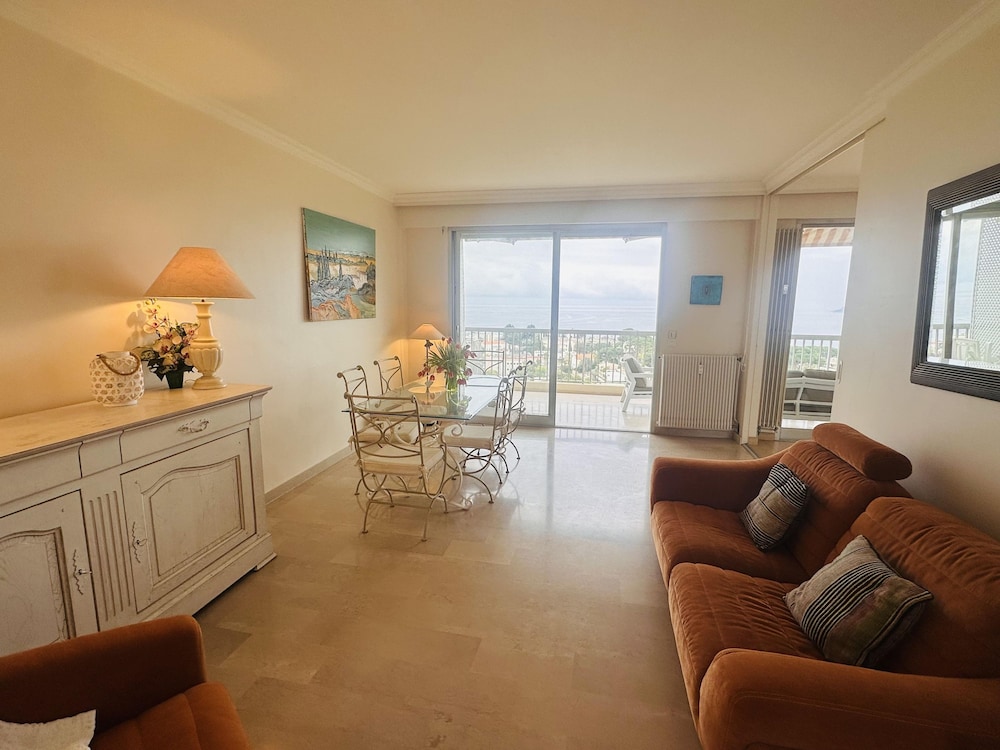 Large Light and Modern 2 Bedroomed Apartment in Cannes With Sea Views Pool and Lovely Terrace - 1503