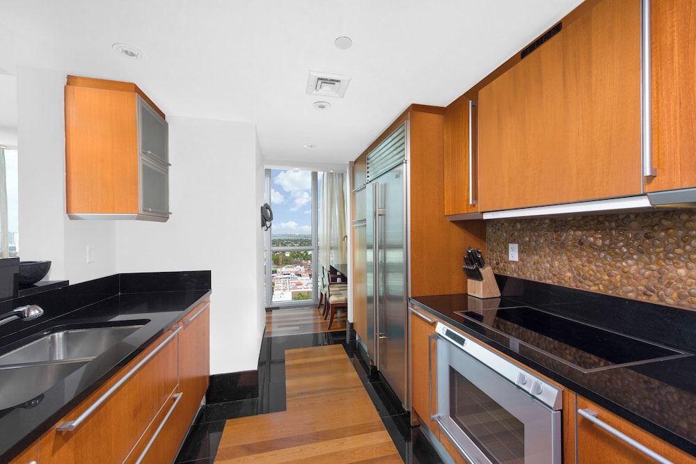 Luxury Vacation Rentals at The Setai by LRMB