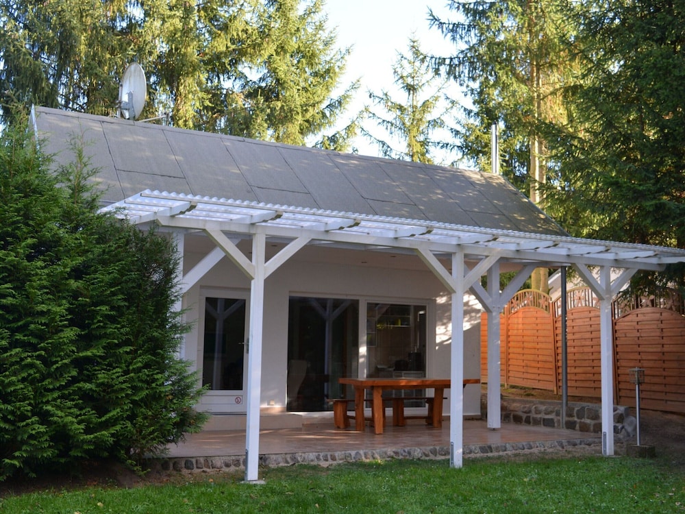 Ferienhaus mit Terrasse und Kaminofen in Parchim
