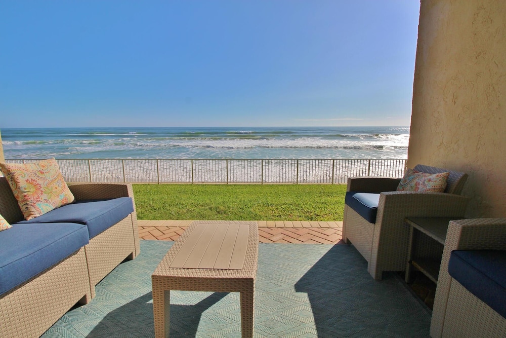Sea Coast Gardens III 105