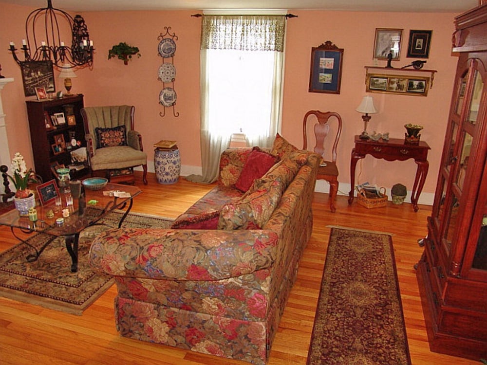 Frog Hollow Bed and Breakfast