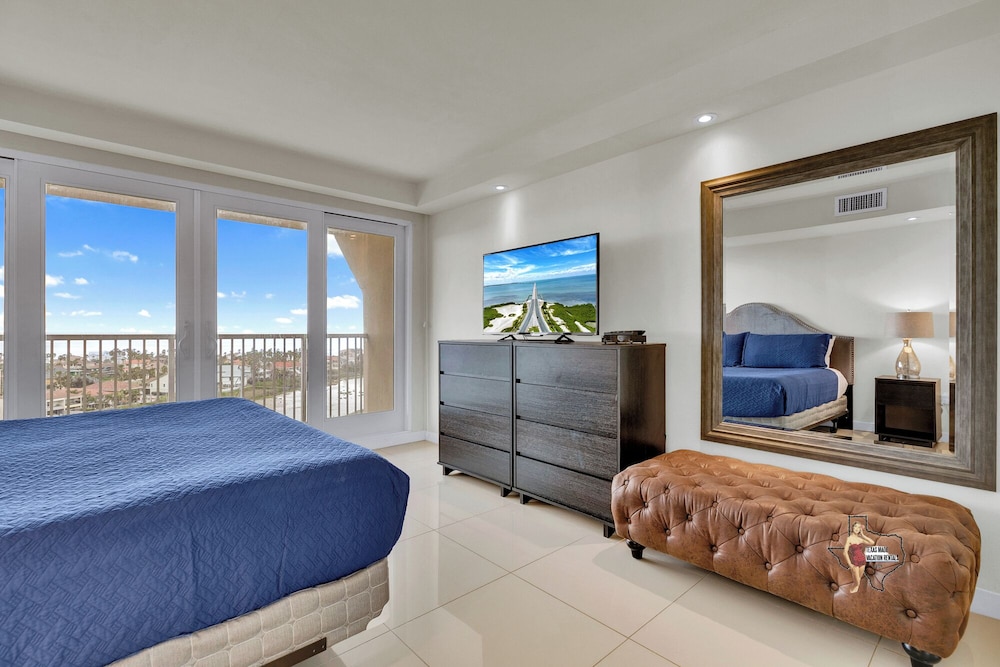 Bahia Mar-Solare Beachfront & Two Pools