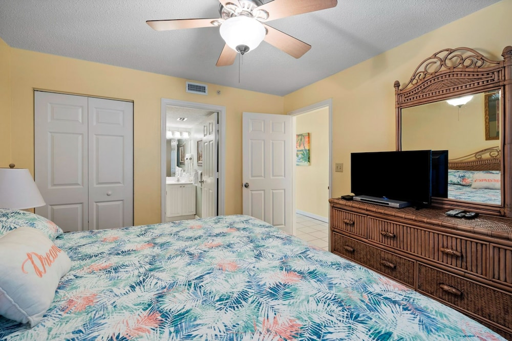 Pelican Beach 1911 1 Bedroom Condo view 4