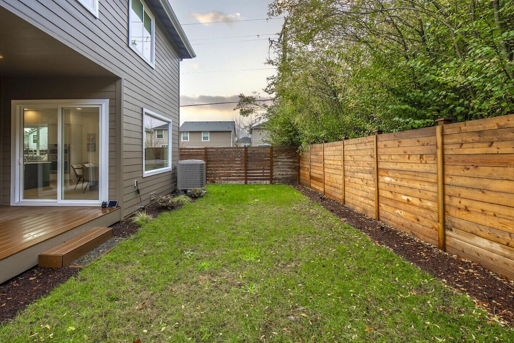 Brand New 5BR Home Fenced Yard Ample Parking