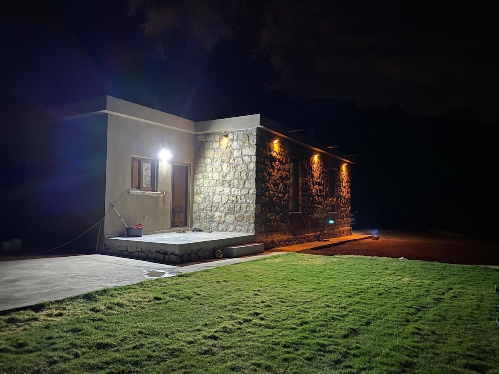 Lovely Stonehouse With Pool and Backyard in Izmir
