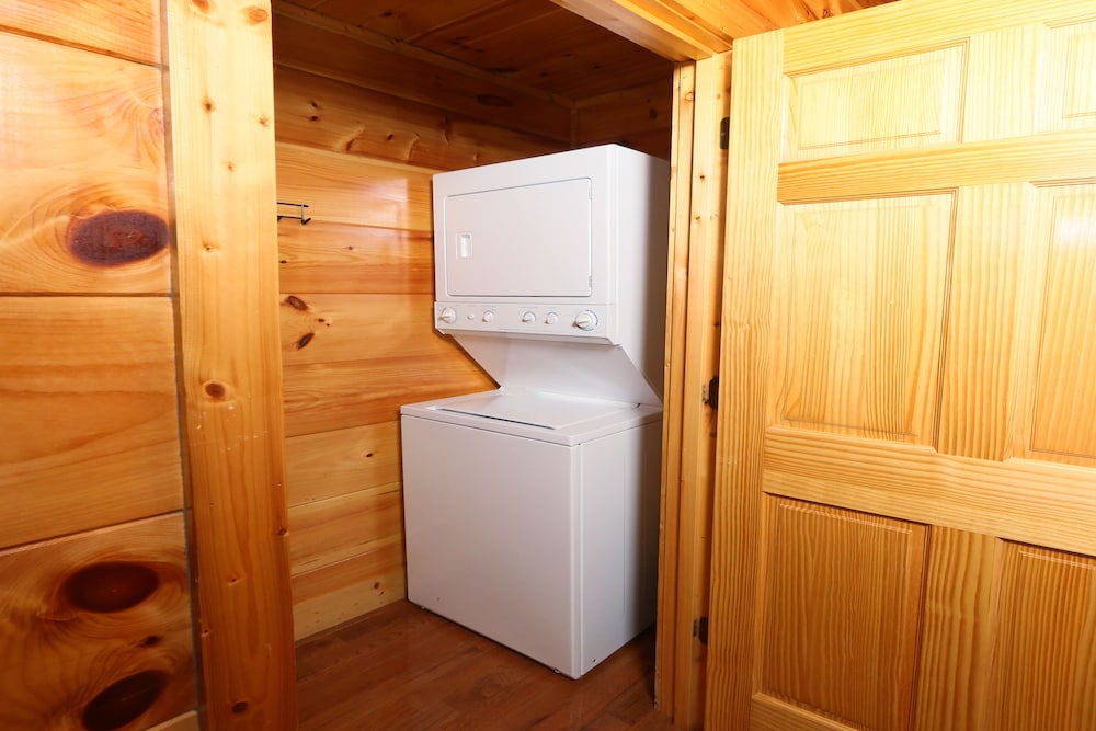 Skinny Dippin 1 Br cabin by RedAwning