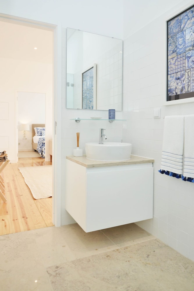 Deluxe Chiado Apartment view 2