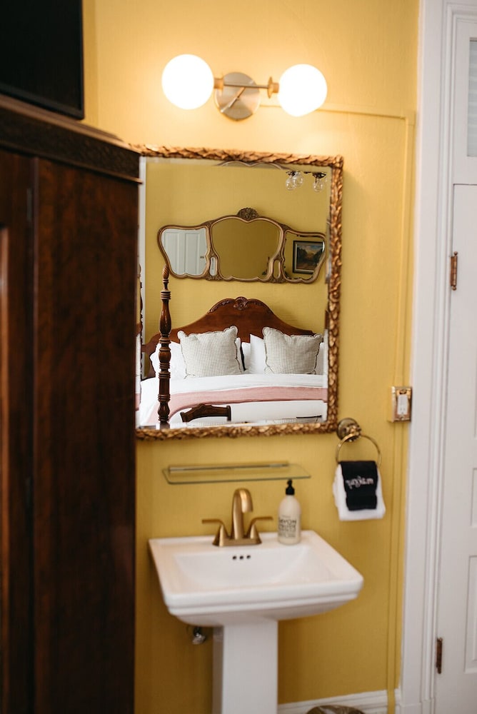 Ellerbeck Mansion Bed & Breakfast