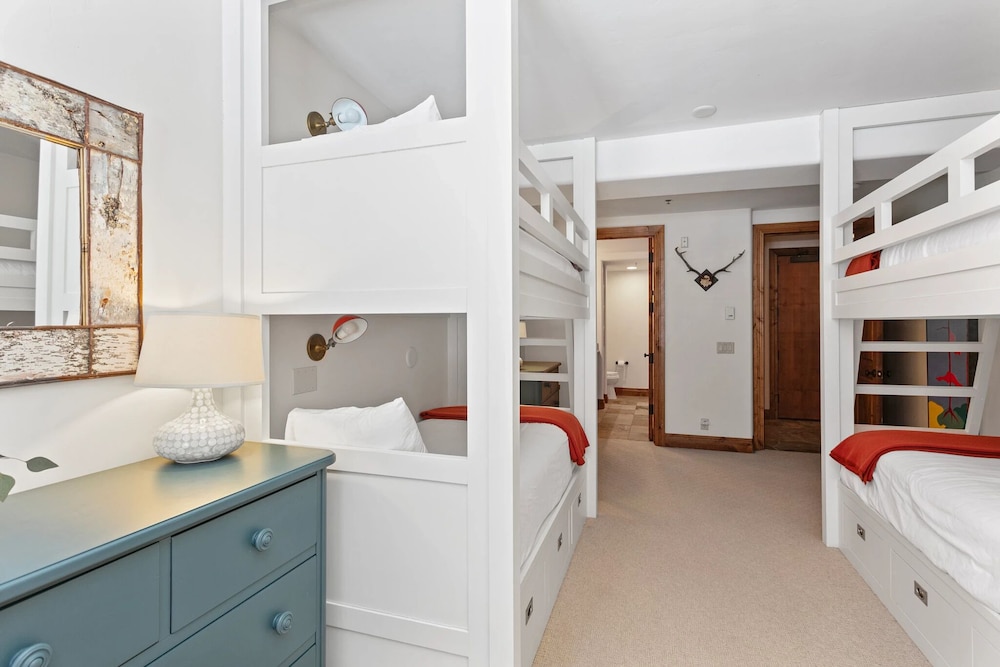 Grand Lodge - Four Bedroom #306 - Ski-in/ski-out 4 Condo
