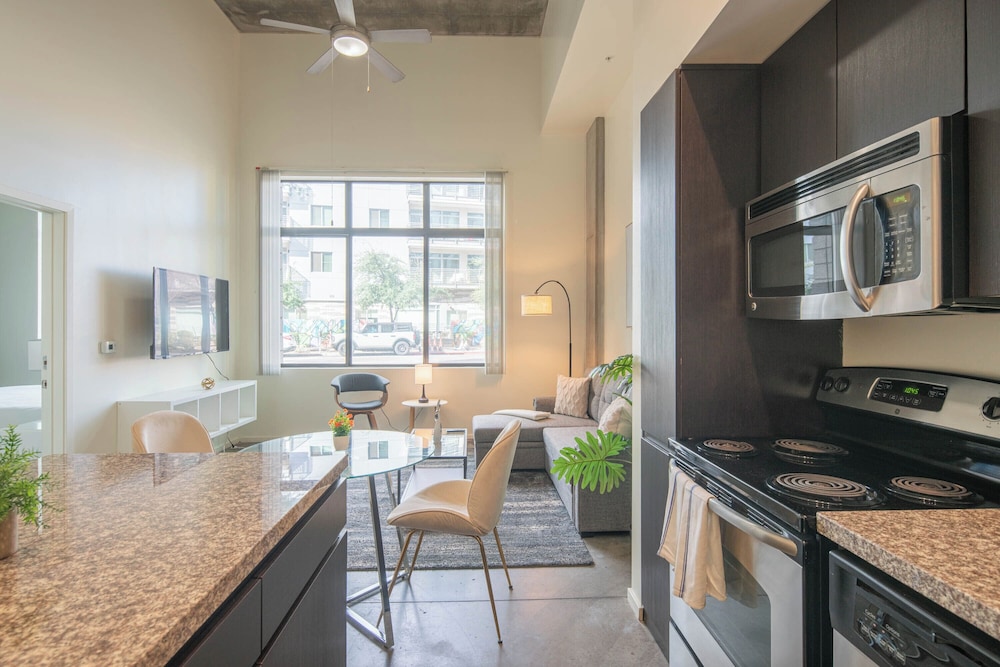 ROVE LIVING/KL - Roosevelt Point