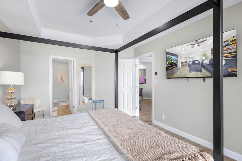 Emerald Bay Oasis Sleeps 6!