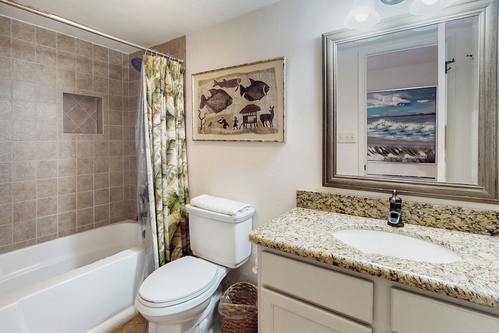 All-suite Beachfront 3BR w/ Gulf Views & Pools