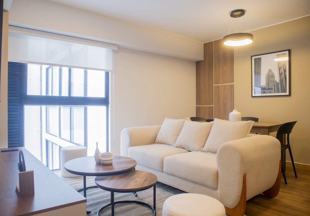 w Elegant 2BR w Distinctive Deco in Miraflores