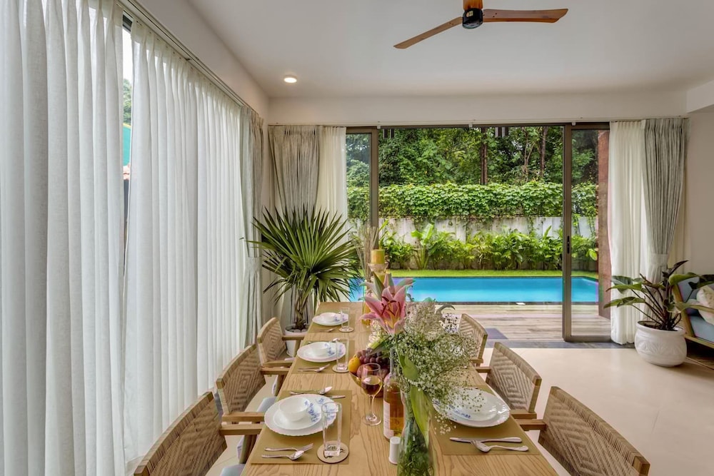 Casa Maxima - 4BR w Private Pool 1km to the Beach