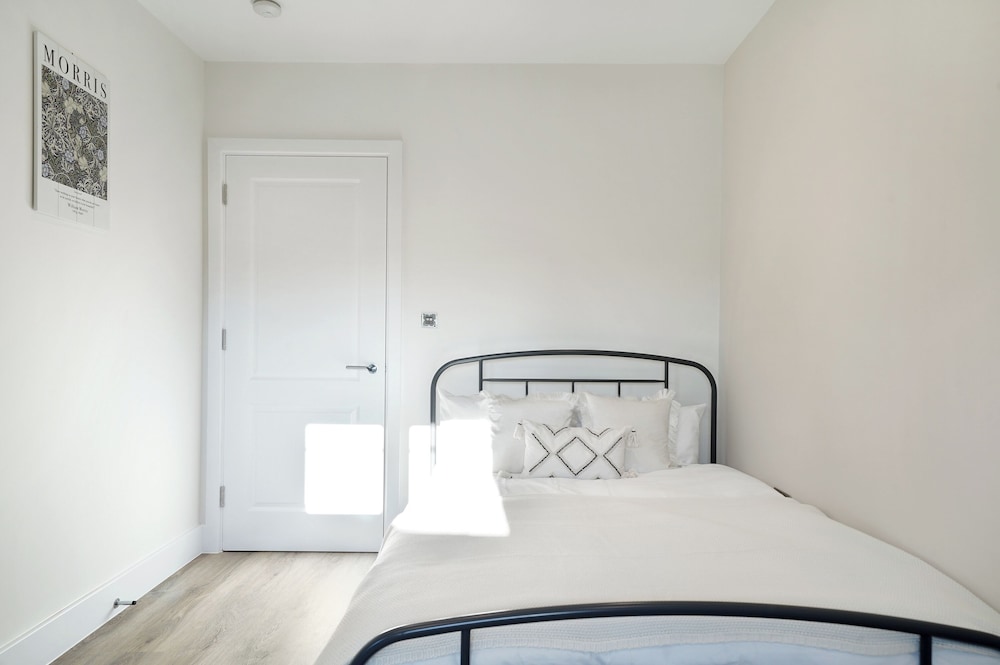 105A Beechwood Grove Flat