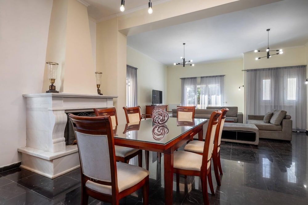 Leone Luxury Villa Giota