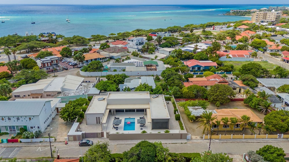 New Designer Villa King Beds Pool Near Beach